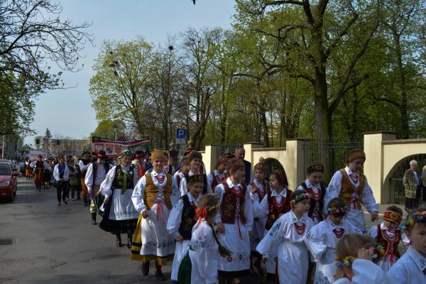 Korowód Ogólnopolskiego Festiwalu Zespołów Artystycznych Wsi Polskiej