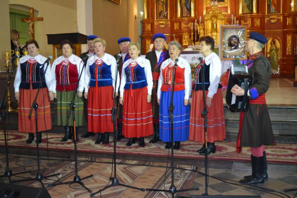 Bolechowiczanie z Gminy Sitkówka-Nowiny w utworze Witam Cię, Witam - III miejsce ex aequo w kategorii zespoły ludowe