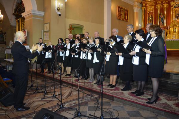 Chór parafii św. Józefa w Zagnańsku w utworze Słońce nagle zgasło - wyróżnienie w kategorii chóry