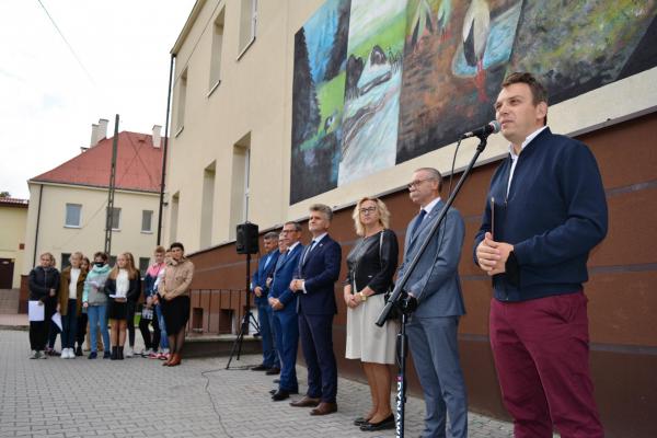 Kim był Władysław Malecki - odsłonięcie tablicy i muralu - foto Krzysztof Herod