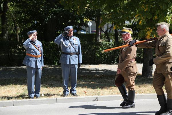 Kadrówka wchodzi do Kielc - foto Radosław Wojcieszek