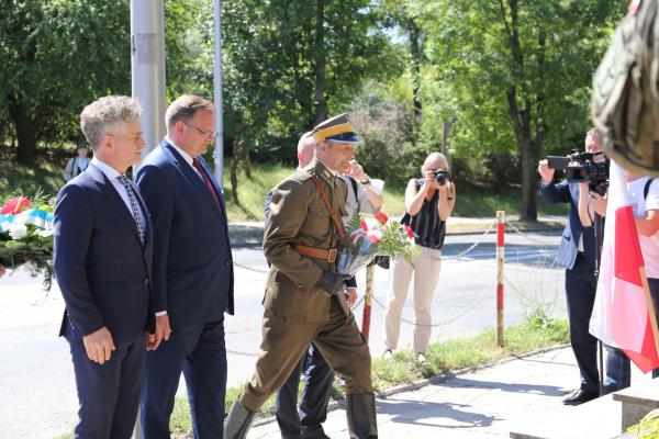 Kadrówka wchodzi do Kielc - foto Radosław Wojcieszek