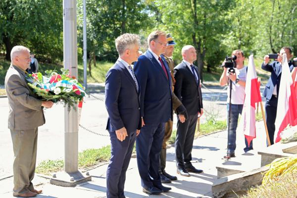 Kadrówka wchodzi do Kielc - foto Radosław Wojcieszek