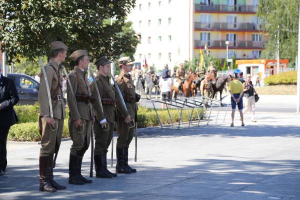 Kadrówka wchodzi do Kielc - foto Radosław Wojcieszek