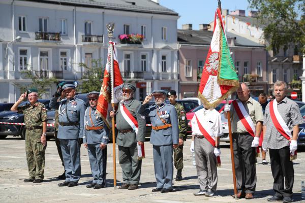 Kadrówka wchodzi do Kielc - foto Radosław Wojcieszek