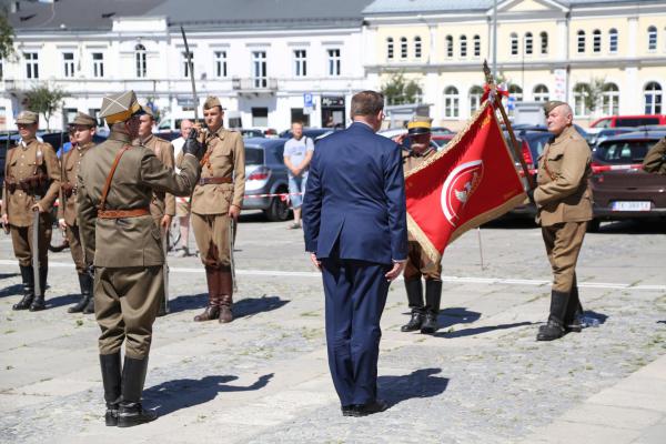 Kadrówka wchodzi do Kielc - foto Radosław Wojcieszek