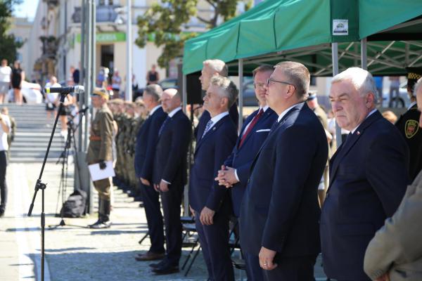 Kadrówka wchodzi do Kielc - foto Radosław Wojcieszek