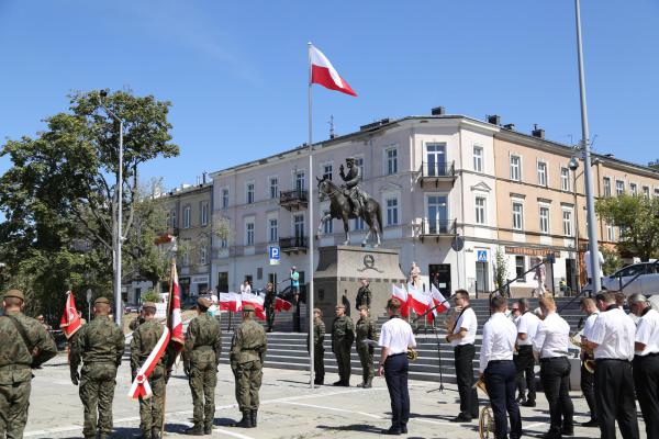 Kadrówka wchodzi do Kielc - foto Radosław Wojcieszek