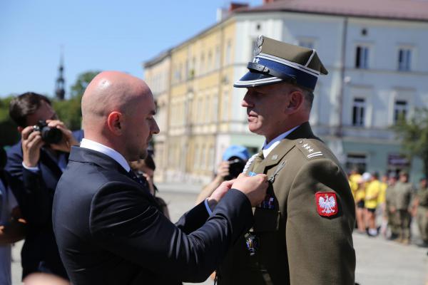 Kadrówka wchodzi do Kielc - foto Radosław Wojcieszek