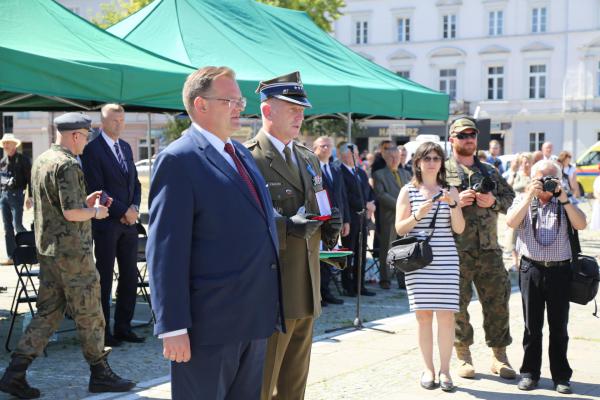 Kadrówka wchodzi do Kielc - foto Radosław Wojcieszek