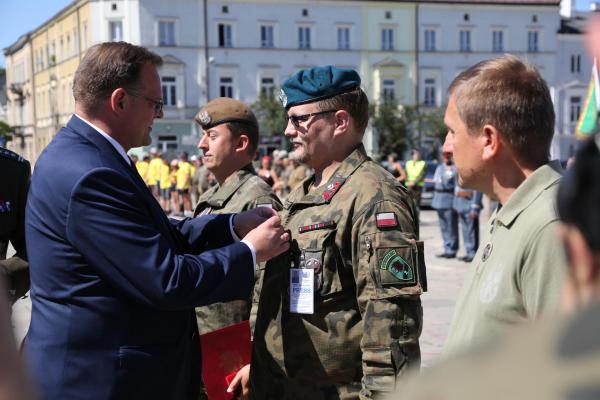 Kadrówka wchodzi do Kielc - foto Radosław Wojcieszek