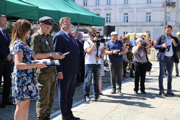 Kadrówka wchodzi do Kielc - foto Radosław Wojcieszek