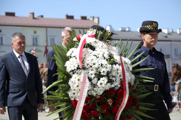 Kadrówka wchodzi do Kielc - foto Radosław Wojcieszek