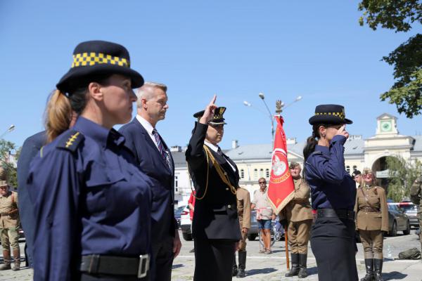 Kadrówka wchodzi do Kielc - foto Radosław Wojcieszek