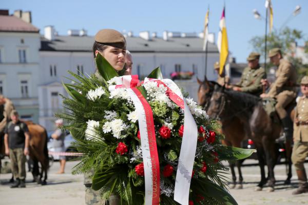 Kadrówka wchodzi do Kielc - foto Radosław Wojcieszek