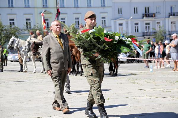 Kadrówka wchodzi do Kielc - foto Radosław Wojcieszek