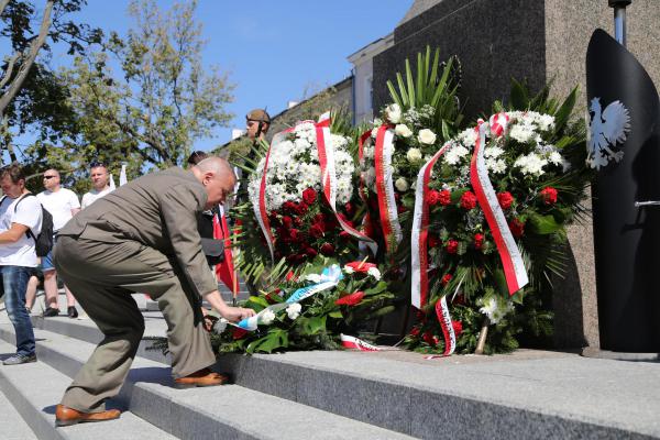 Kadrówka wchodzi do Kielc - foto Radosław Wojcieszek