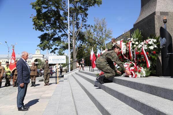 Kadrówka wchodzi do Kielc - foto Radosław Wojcieszek