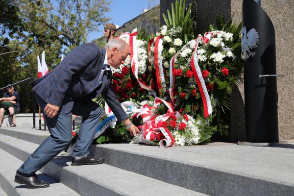 Kadrówka wchodzi do Kielc - foto Radosław Wojcieszek