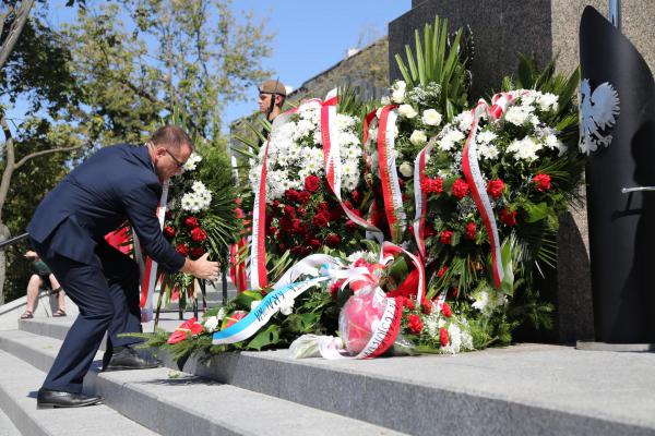 Kadrówka wchodzi do Kielc - foto Radosław Wojcieszek