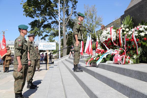 Kadrówka wchodzi do Kielc - foto Radosław Wojcieszek