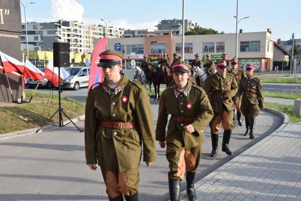 Odsłonięcie muralu HONOR OJCZYZNY JEST W RĘKU ARMII w Kielcach - foto Krzysztof Herod