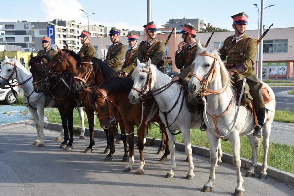 Odsłonięcie muralu HONOR OJCZYZNY JEST W RĘKU ARMII w Kielcach - foto Krzysztof Herod