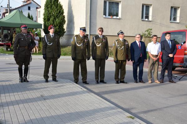 Odsłonięcie muralu HONOR OJCZYZNY JEST W RĘKU ARMII w Kielcach - foto Krzysztof Herod