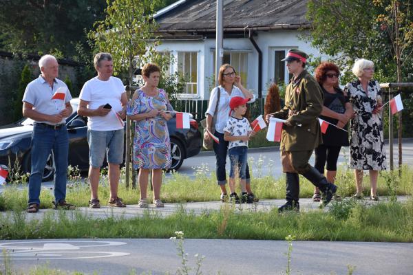 Odsłonięcie muralu HONOR OJCZYZNY JEST W RĘKU ARMII w Kielcach - foto Krzysztof Herod