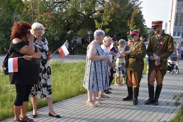 Odsłonięcie muralu HONOR OJCZYZNY JEST W RĘKU ARMII w Kielcach - foto Krzysztof Herod