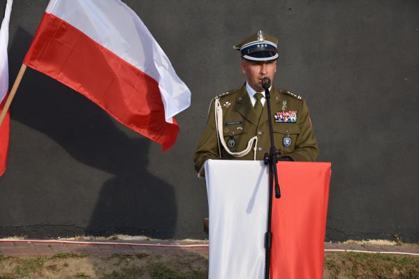 Odsłonięcie muralu HONOR OJCZYZNY JEST W RĘKU ARMII w Kielcach - foto Krzysztof Herod