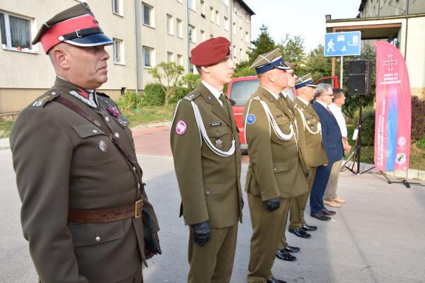 Odsłonięcie muralu HONOR OJCZYZNY JEST W RĘKU ARMII w Kielcach - foto Krzysztof Herod