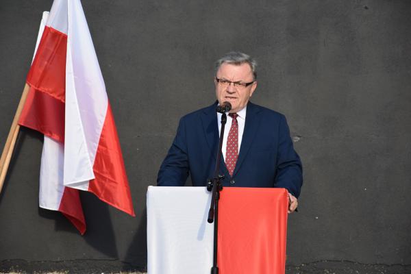 Odsłonięcie muralu HONOR OJCZYZNY JEST W RĘKU ARMII w Kielcach - foto Krzysztof Herod