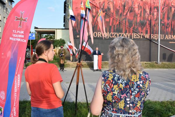 Odsłonięcie muralu HONOR OJCZYZNY JEST W RĘKU ARMII w Kielcach - foto Krzysztof Herod