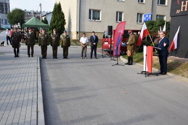 Odsłonięcie muralu HONOR OJCZYZNY JEST W RĘKU ARMII w Kielcach - foto Krzysztof Herod