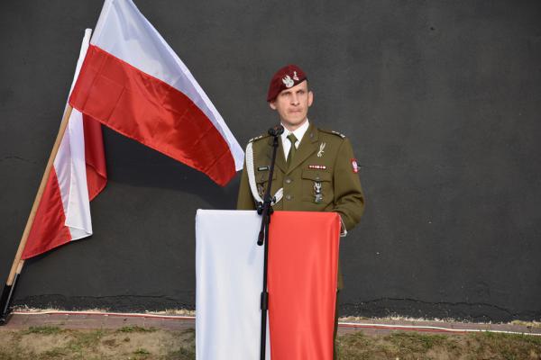 Odsłonięcie muralu HONOR OJCZYZNY JEST W RĘKU ARMII w Kielcach - foto Krzysztof Herod