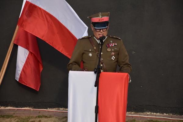 Odsłonięcie muralu HONOR OJCZYZNY JEST W RĘKU ARMII w Kielcach - foto Krzysztof Herod