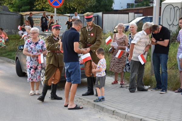 Odsłonięcie muralu HONOR OJCZYZNY JEST W RĘKU ARMII w Kielcach - foto Krzysztof Herod