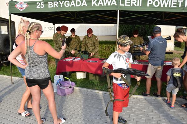 Odsłonięcie muralu HONOR OJCZYZNY JEST W RĘKU ARMII w Kielcach - foto Krzysztof Herod