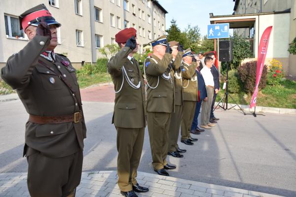 Odsłonięcie muralu HONOR OJCZYZNY JEST W RĘKU ARMII w Kielcach - foto Krzysztof Herod