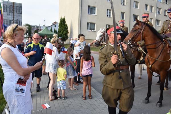 Odsłonięcie muralu HONOR OJCZYZNY JEST W RĘKU ARMII w Kielcach - foto Krzysztof Herod