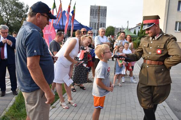 Odsłonięcie muralu HONOR OJCZYZNY JEST W RĘKU ARMII w Kielcach - foto Krzysztof Herod