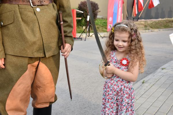 Odsłonięcie muralu HONOR OJCZYZNY JEST W RĘKU ARMII w Kielcach - foto Krzysztof Herod