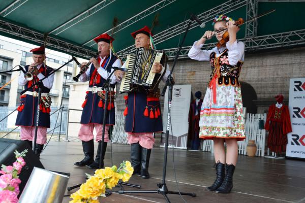 Koncert Laureatów 45. Buskich Spotkań z Folklorem w WDK - foto Krzysztof Herod