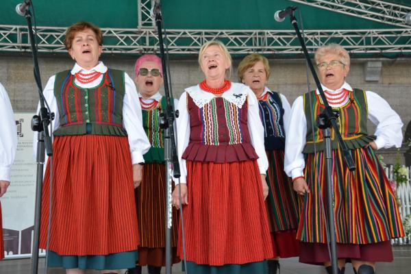 Koncert Laureatów 45. Buskich Spotkań z Folklorem w WDK - foto Krzysztof Herod