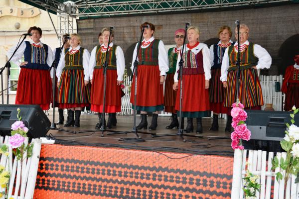 Koncert Laureatów 45. Buskich Spotkań z Folklorem w WDK - foto Krzysztof Herod