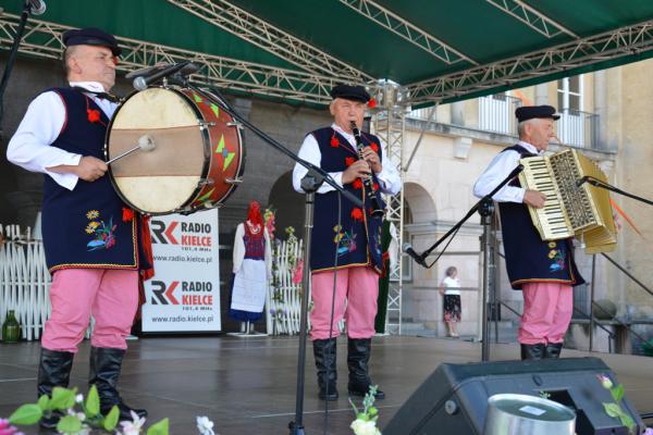 Koncert Laureatów 45. Buskich Spotkań z Folklorem w WDK - foto Krzysztof Herod