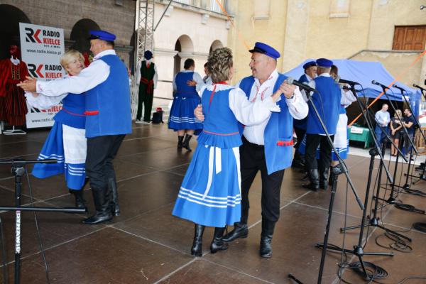 Koncert Laureatów 45. Buskich Spotkań z Folklorem w WDK - foto Krzysztof Herod