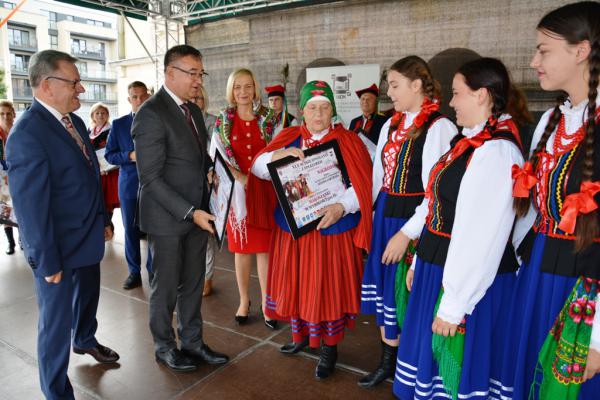 Zwycięzcy 45. Buskich Spotkań Folklorem - foto Krzysztof Herod