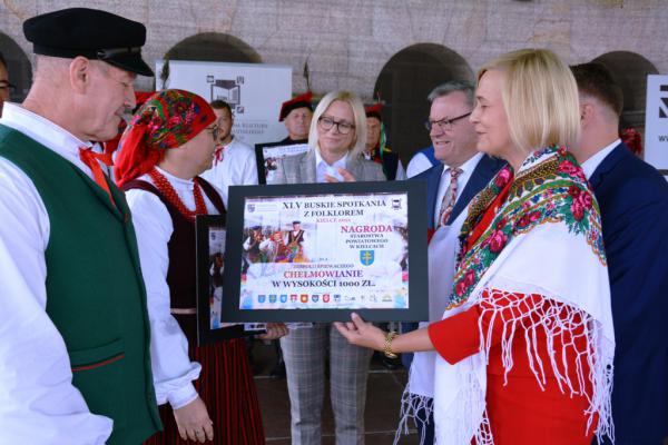 Zwycięzcy 45. Buskich Spotkań Folklorem - foto Krzysztof Herod